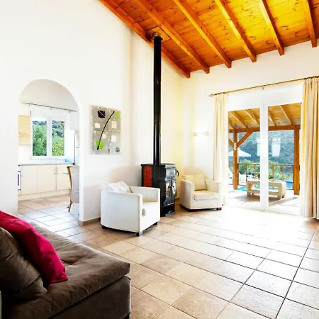 Villa Beautiful Near Sea In Epano Sisi